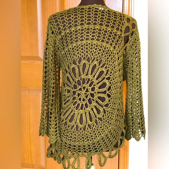 WESTPORT 1962 sM olive grn crochet sweater Looks brand new! Asymmetrical hem - Picture 2 of 5
